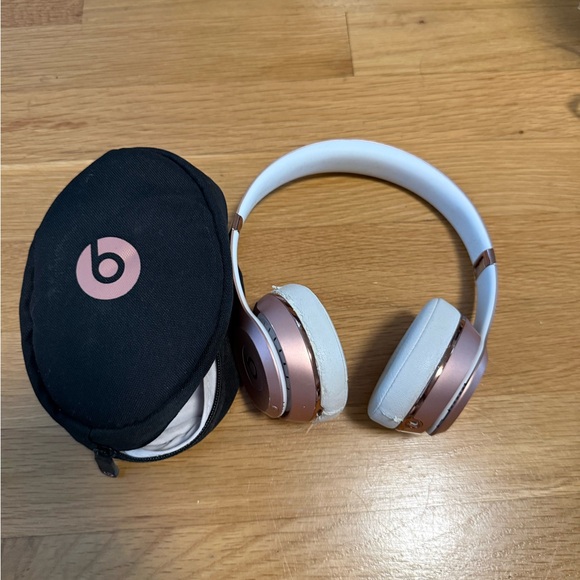 Beats Solo3 Wireless On-Ear Headphones - Rose Gold (A1796) - Picture 11 of 11